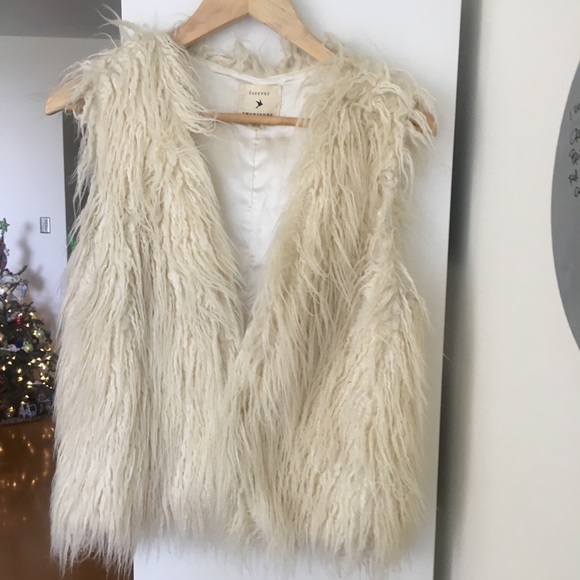 Faux fur vest - Picture 2 of 3
